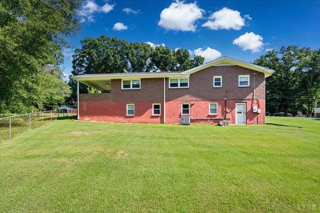 404 Oakwood Drive, Hurt, VA 24563