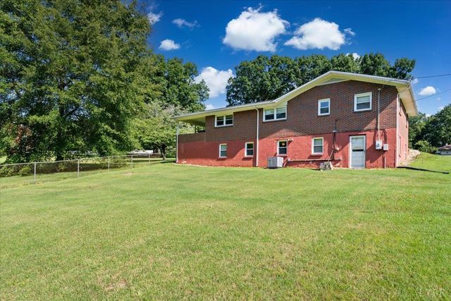 404 Oakwood Drive, Hurt, VA 24563