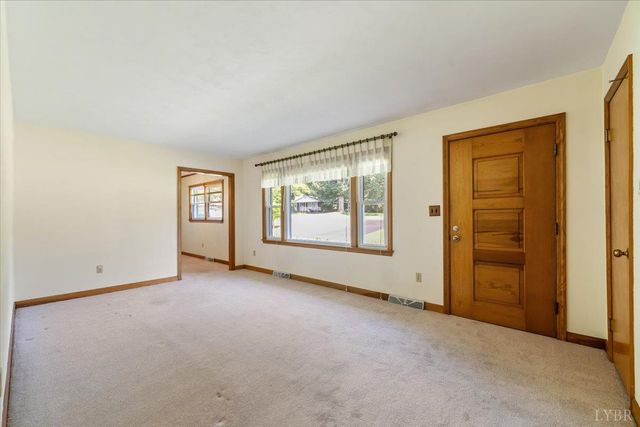 404 Oakwood Drive, Hurt, VA 24563