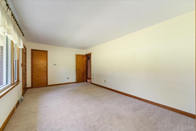 404 Oakwood Drive, Hurt, VA 24563