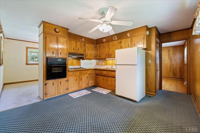 404 Oakwood Drive, Hurt, VA 24563