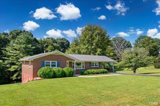 404 Oakwood Drive, Hurt, VA 24563