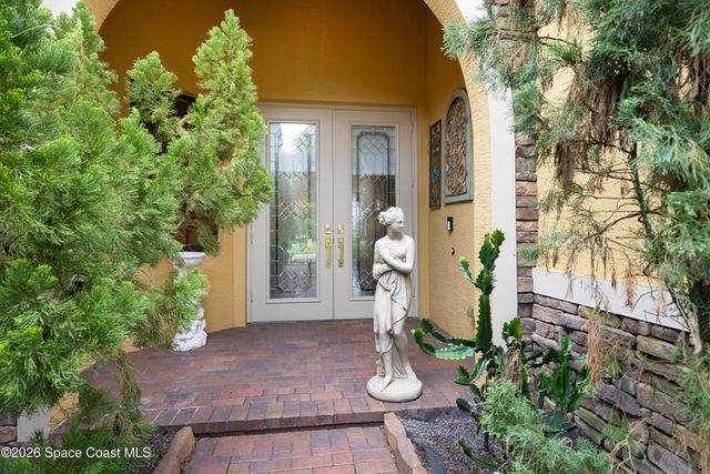 5574 49th Avenue, Vero Beach, FL 32967