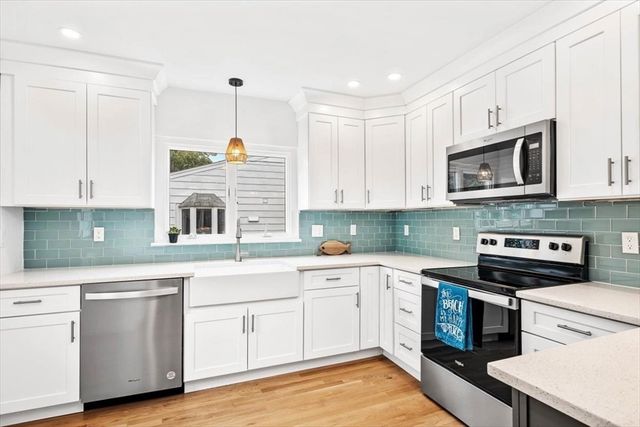 80 Central Ave, Hull, MA 02045