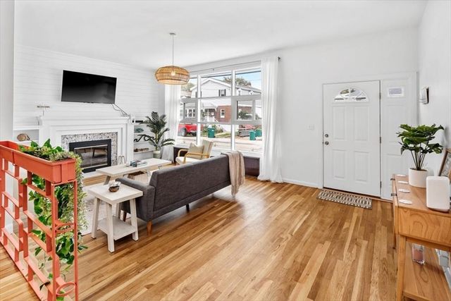 80 Central Ave, Hull, MA 02045