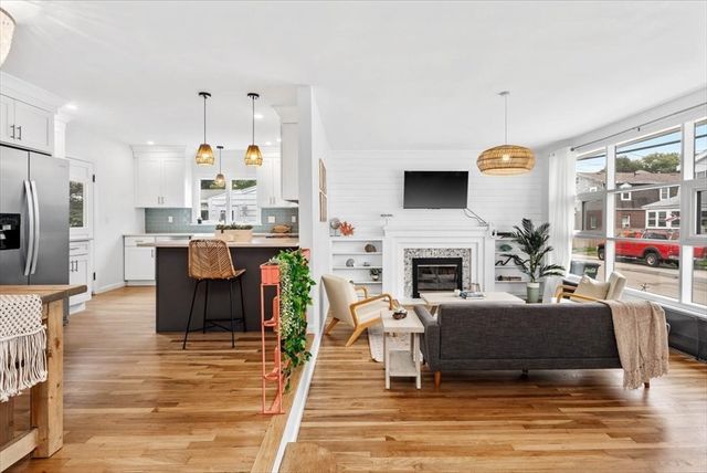 80 Central Ave, Hull, MA 02045