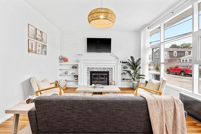 80 Central Ave, Hull, MA 02045