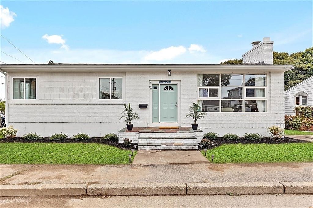 80 Central Ave, Hull, MA 02045