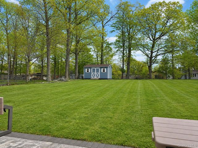 12 Oak Ridge Road, Middletown, NY 10940