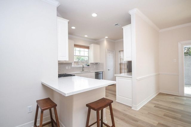 1123 Enclave Square E, Houston, TX 77077