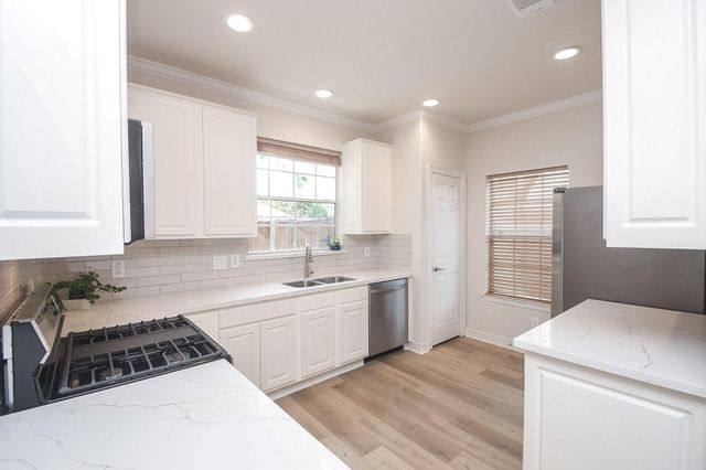 1123 Enclave Square E, Houston, TX 77077