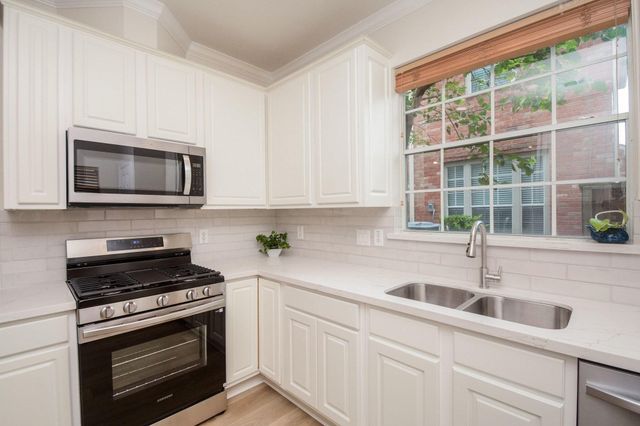 1123 Enclave Square E, Houston, TX 77077