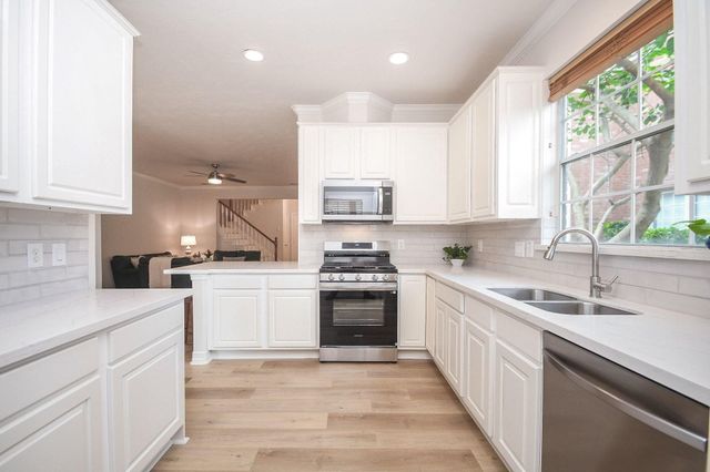 1123 Enclave Square E, Houston, TX 77077