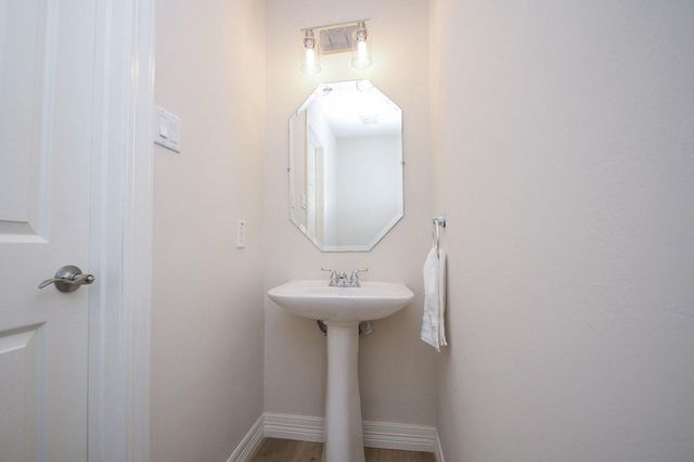 1123 Enclave Square E, Houston, TX 77077