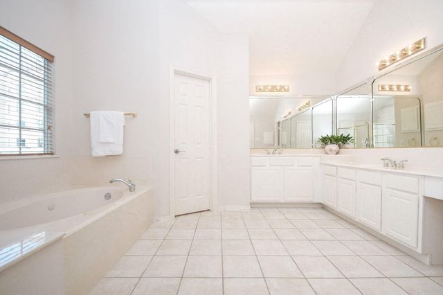 1123 Enclave Square E, Houston, TX 77077