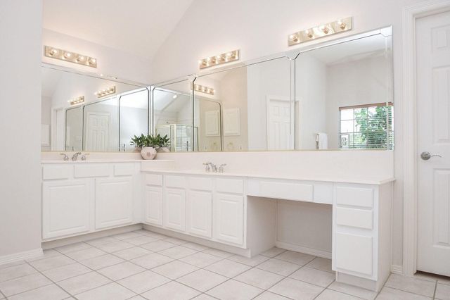 1123 Enclave Square E, Houston, TX 77077