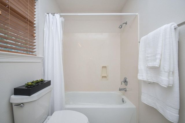1123 Enclave Square E, Houston, TX 77077
