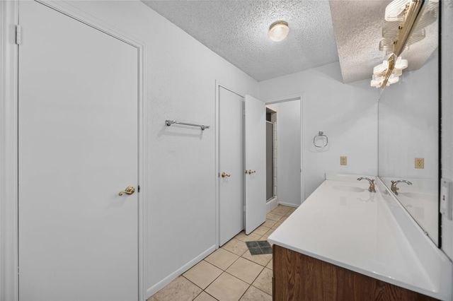 6810 Mccullum Road, Houston, TX 77489