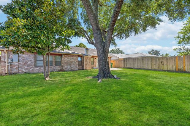6810 Mccullum Road, Houston, TX 77489