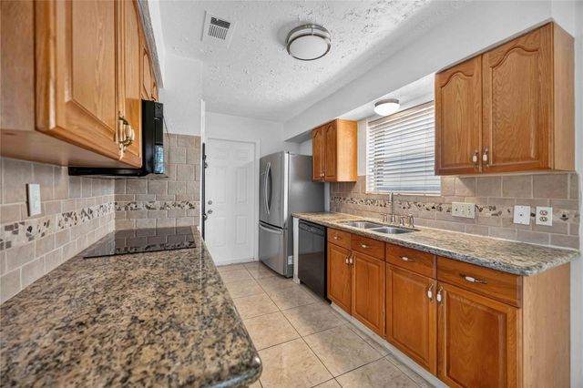 6810 Mccullum Road, Houston, TX 77489