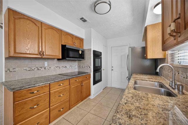 6810 Mccullum Road, Houston, TX 77489