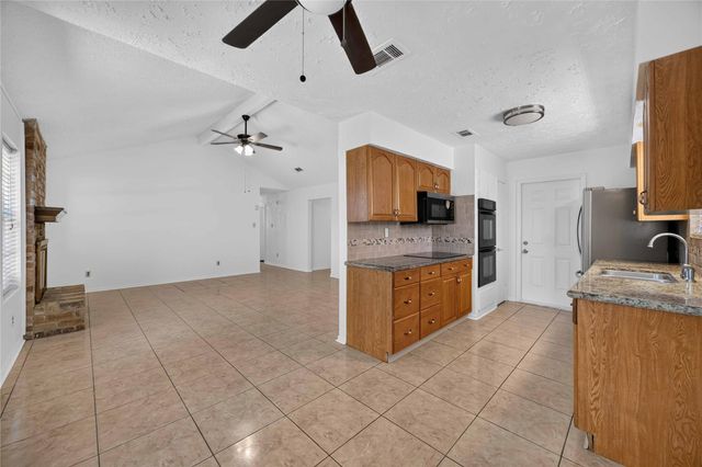 6810 Mccullum Road, Houston, TX 77489