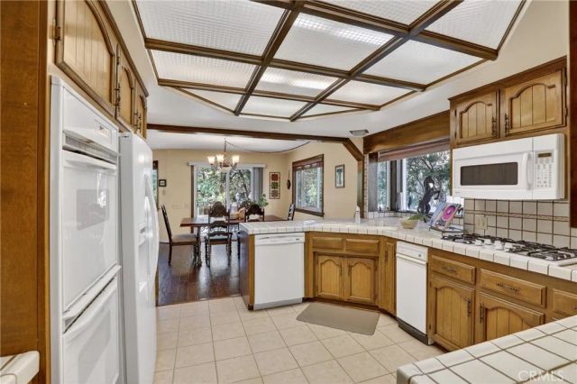 28125 Geneva Lane, Lake Arrowhead, CA 92352