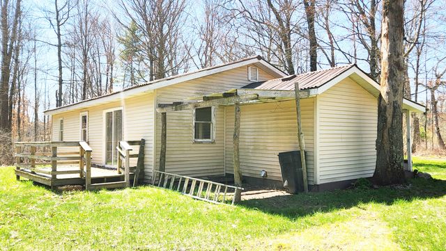 2570 S Walnut Avenue, White Cloud, MI 49349