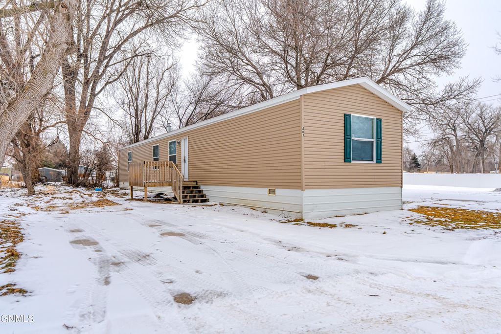 403 E Prairie Lane, Mandan, ND 58554