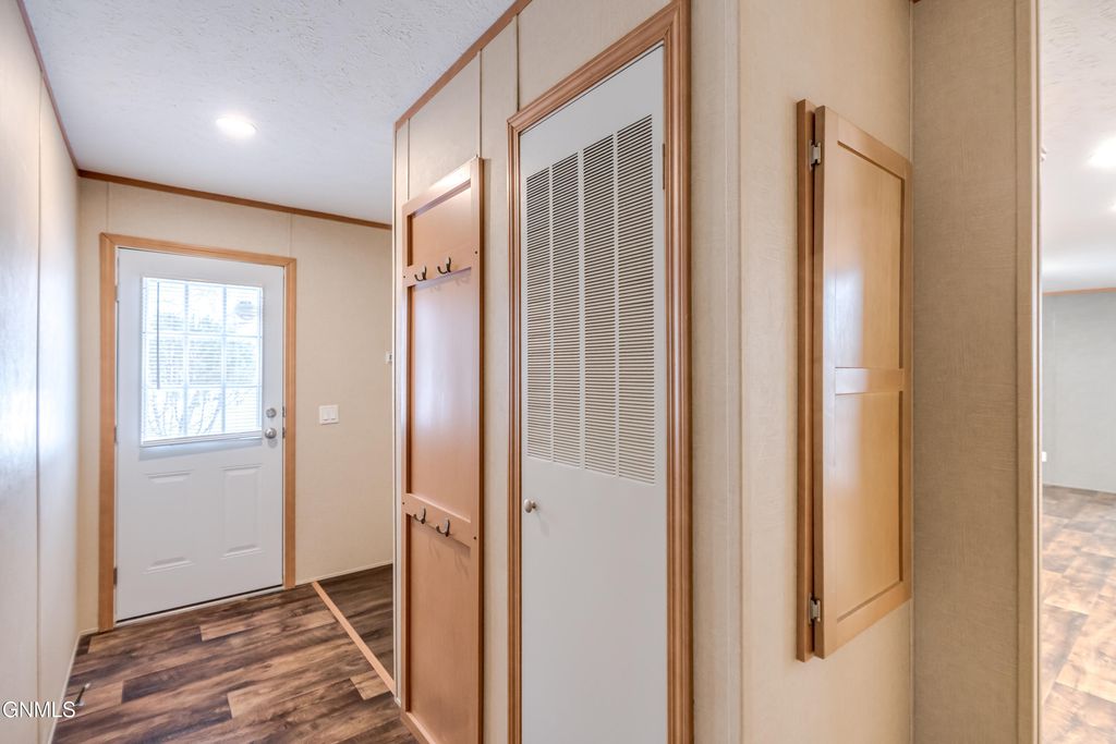 403 E Prairie Lane, Mandan, ND 58554 photo 12