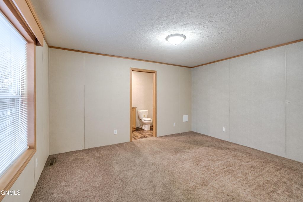 403 E Prairie Lane, Mandan, ND 58554 photo 14