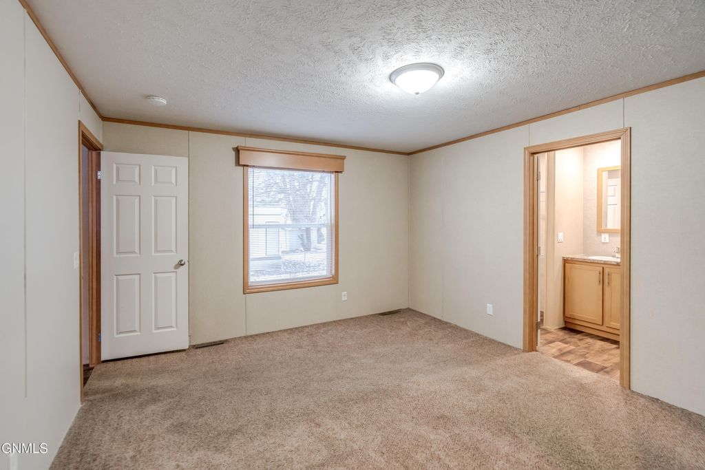 403 E Prairie Lane, Mandan, ND 58554 photo 15