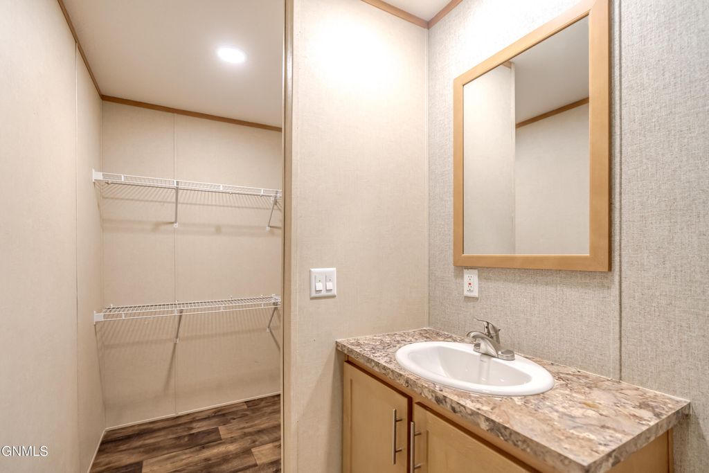 403 E Prairie Lane, Mandan, ND 58554 photo 17