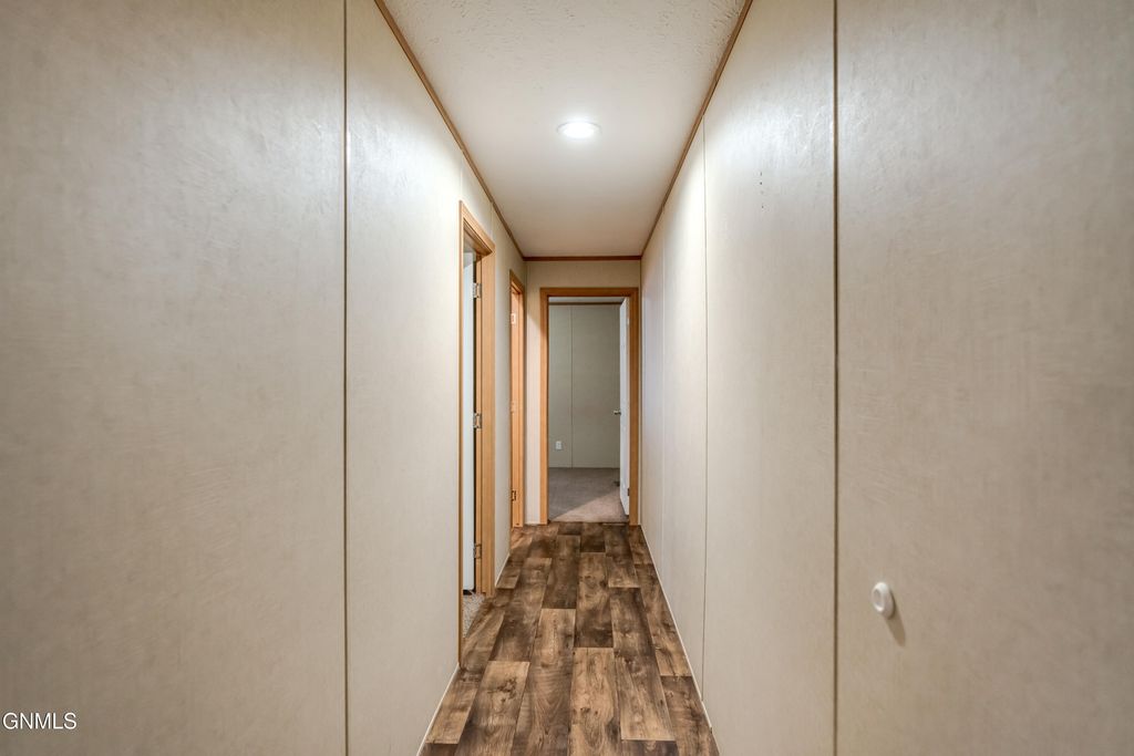 403 E Prairie Lane, Mandan, ND 58554 photo 20