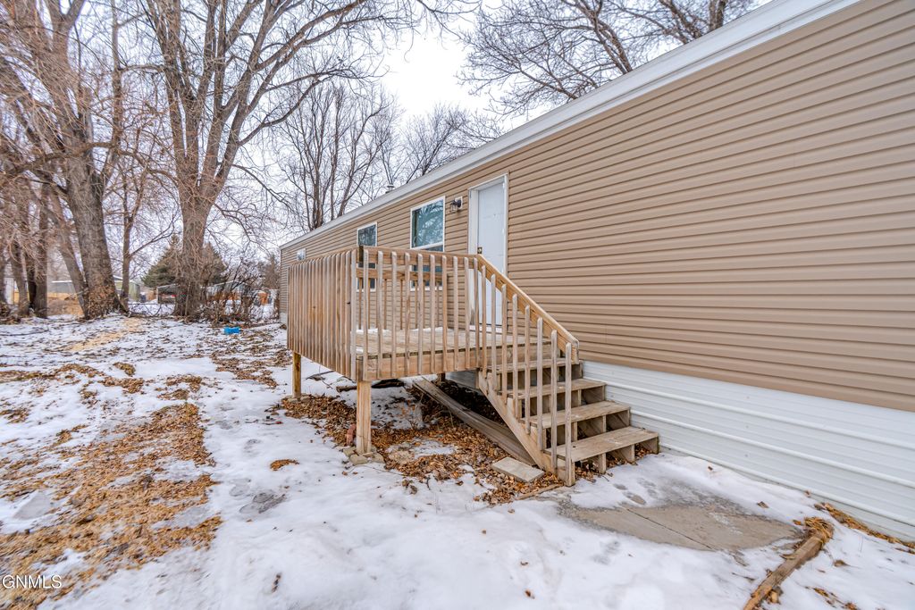 403 E Prairie Lane, Mandan, ND 58554 photo 28