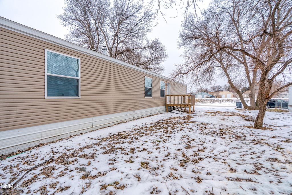 403 E Prairie Lane, Mandan, ND 58554 photo 29