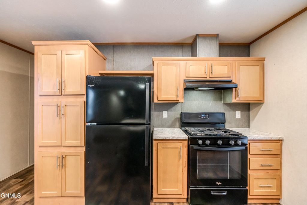 403 E Prairie Lane, Mandan, ND 58554 photo 7