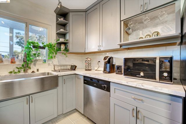 2515 Oliver Ave, Oakland, CA 94605