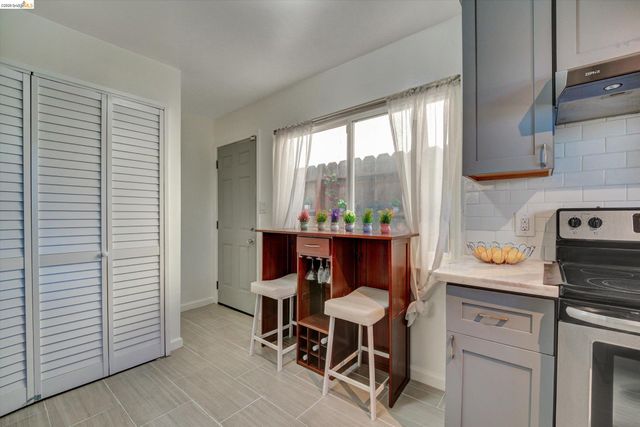2515 Oliver Ave, Oakland, CA 94605