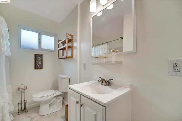 2515 Oliver Ave, Oakland, CA 94605