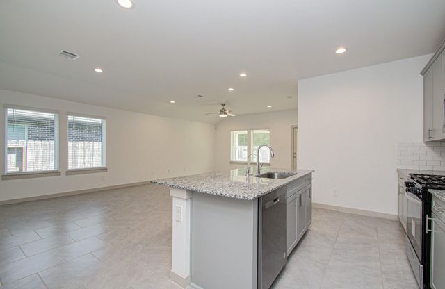 5047 Natchez Trace, Arcola, TX 77545