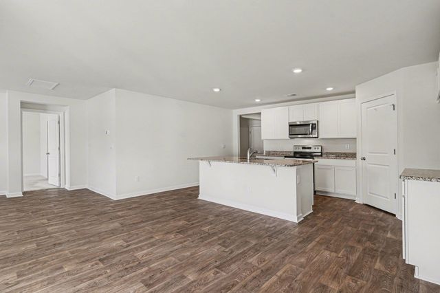 572 Woodland Farms Circle, Aynor, SC 29511