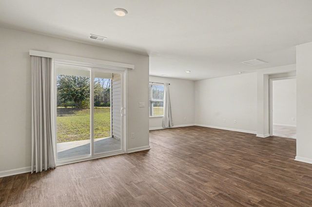 572 Woodland Farms Circle, Aynor, SC 29511