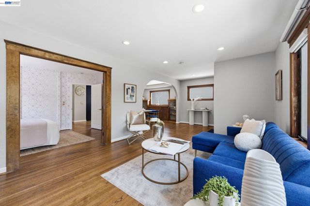 5137 Fairfax Ave, Oakland, CA 94601