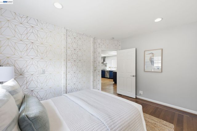 5137 Fairfax Ave, Oakland, CA 94601
