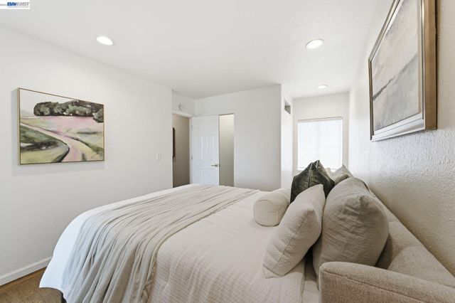 5137 Fairfax Ave, Oakland, CA 94601
