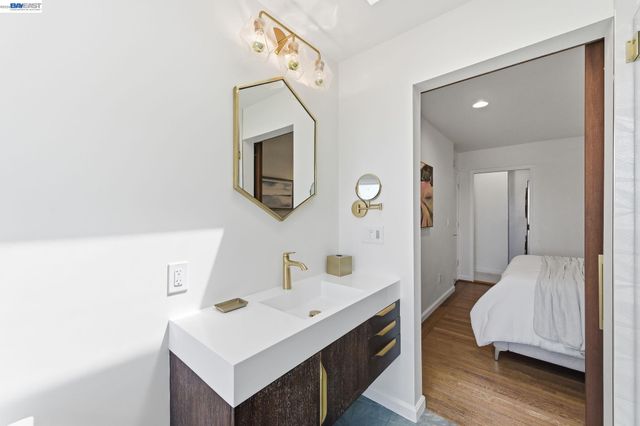 5137 Fairfax Ave, Oakland, CA 94601
