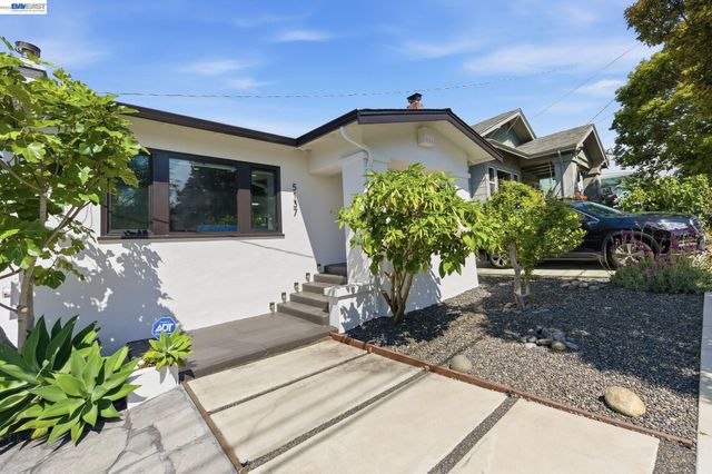 5137 Fairfax Ave, Oakland, CA 94601