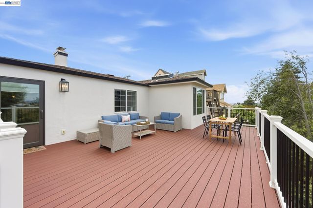 5137 Fairfax Ave, Oakland, CA 94601