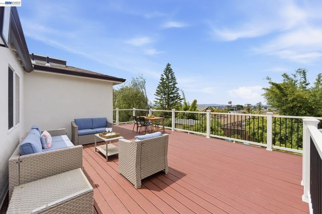 5137 Fairfax Ave, Oakland, CA 94601